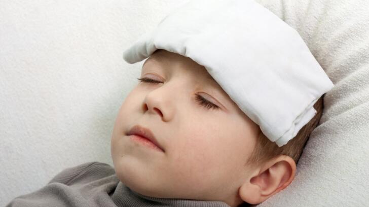 Baby Fever Cold Bath - Treating A Fever Without Medicine Healthychildren Org : Fill a tub with an inch or two of slightly warm water, and use a sponge or washcloth.