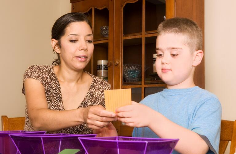 speech-therapist-working-with-child
