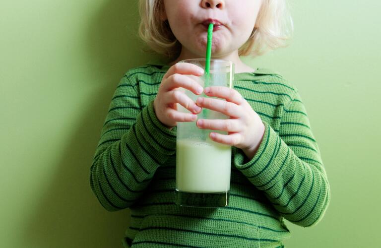 kid drinking milk