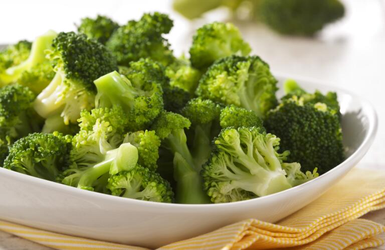 steamed-broccoli-in-bowl