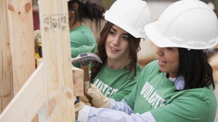Women construction volunteers
