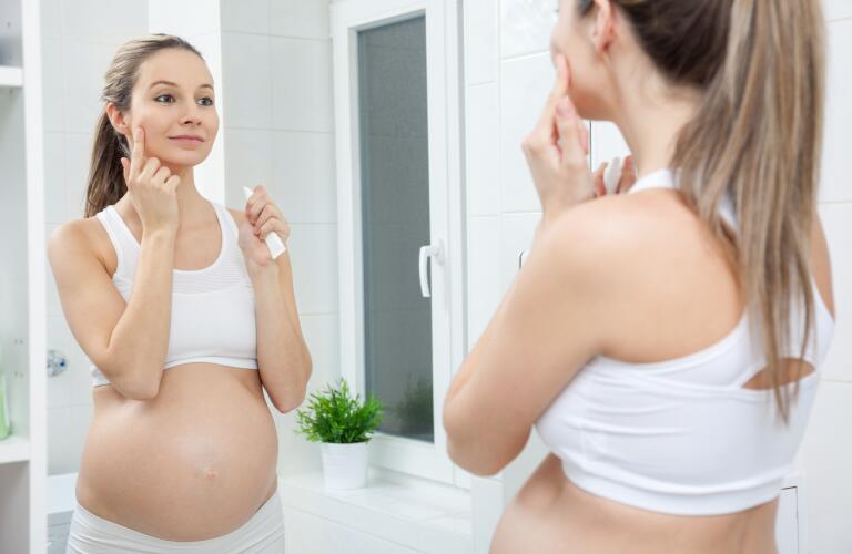 5 Dangerous Skincare Materials for Pregnant Women