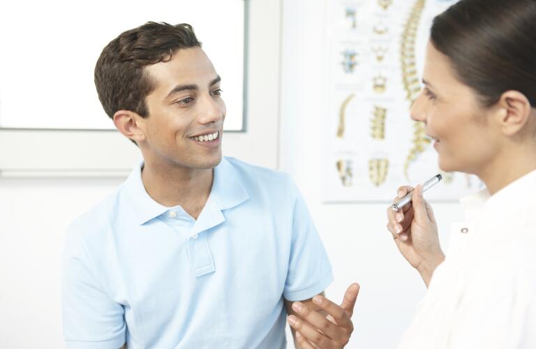 patient-talking-to-doctor