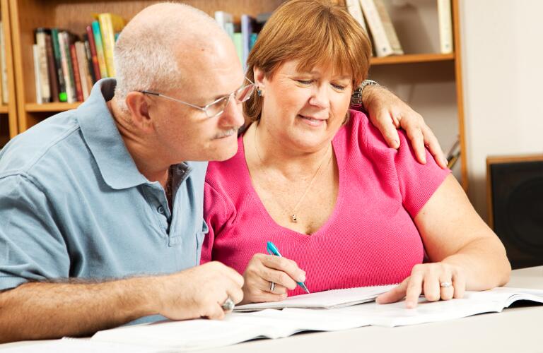 mature-couple-in-library