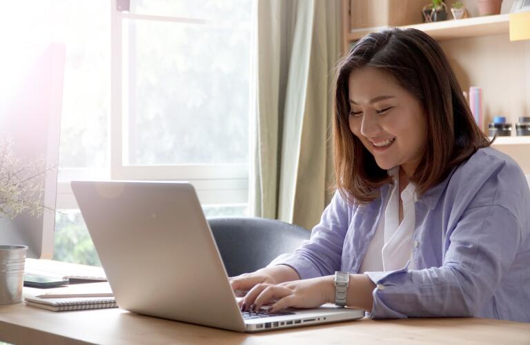 overweight-women-relaxing-at-home