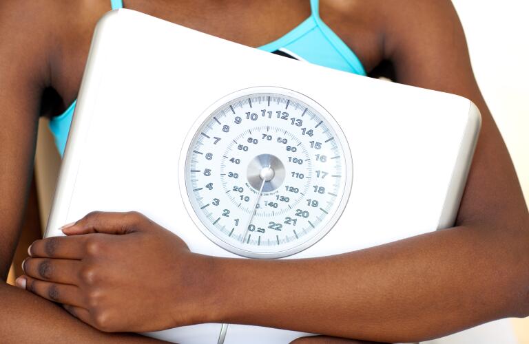 girl-with-weight-scale