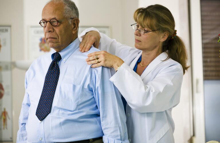 doctor-examining-patients-shoulder