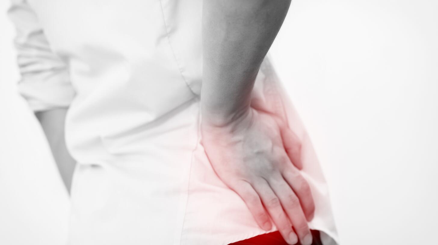 неудачи в спорте. цитаты про боль. Woman ancle. ходить через боль. потный мужчина на тренировке.