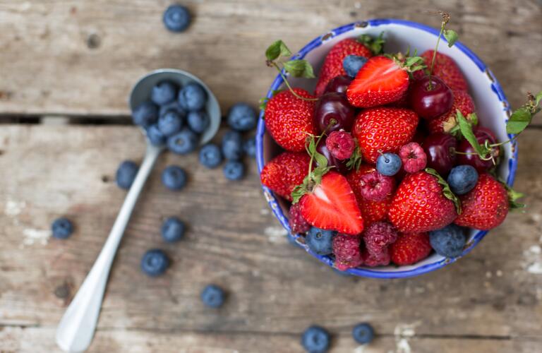 bowl-of-berries-with-spoon