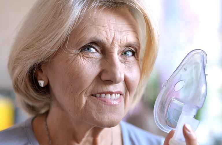 Women with oxygen mask