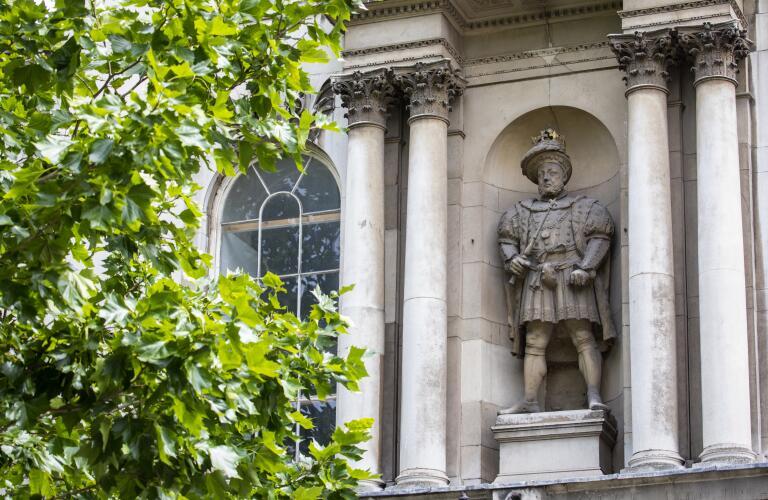 statue of king henry viii
