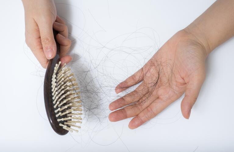 hair-loss-on-comb