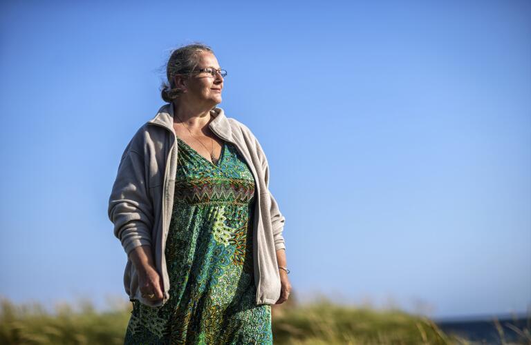 woman-looking-into-the-distance